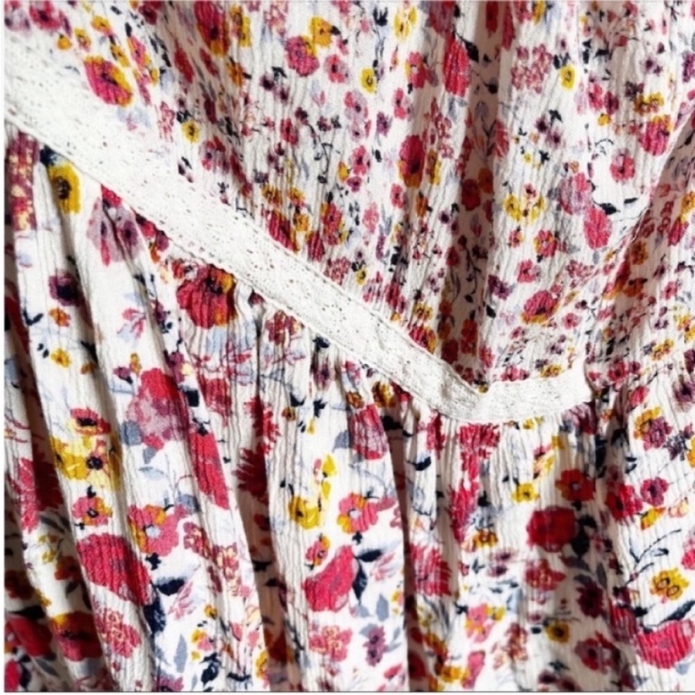 Blue Rain Francesca's Quincy tank top cream red floral crochet sleeveless - Picture 4 of 10